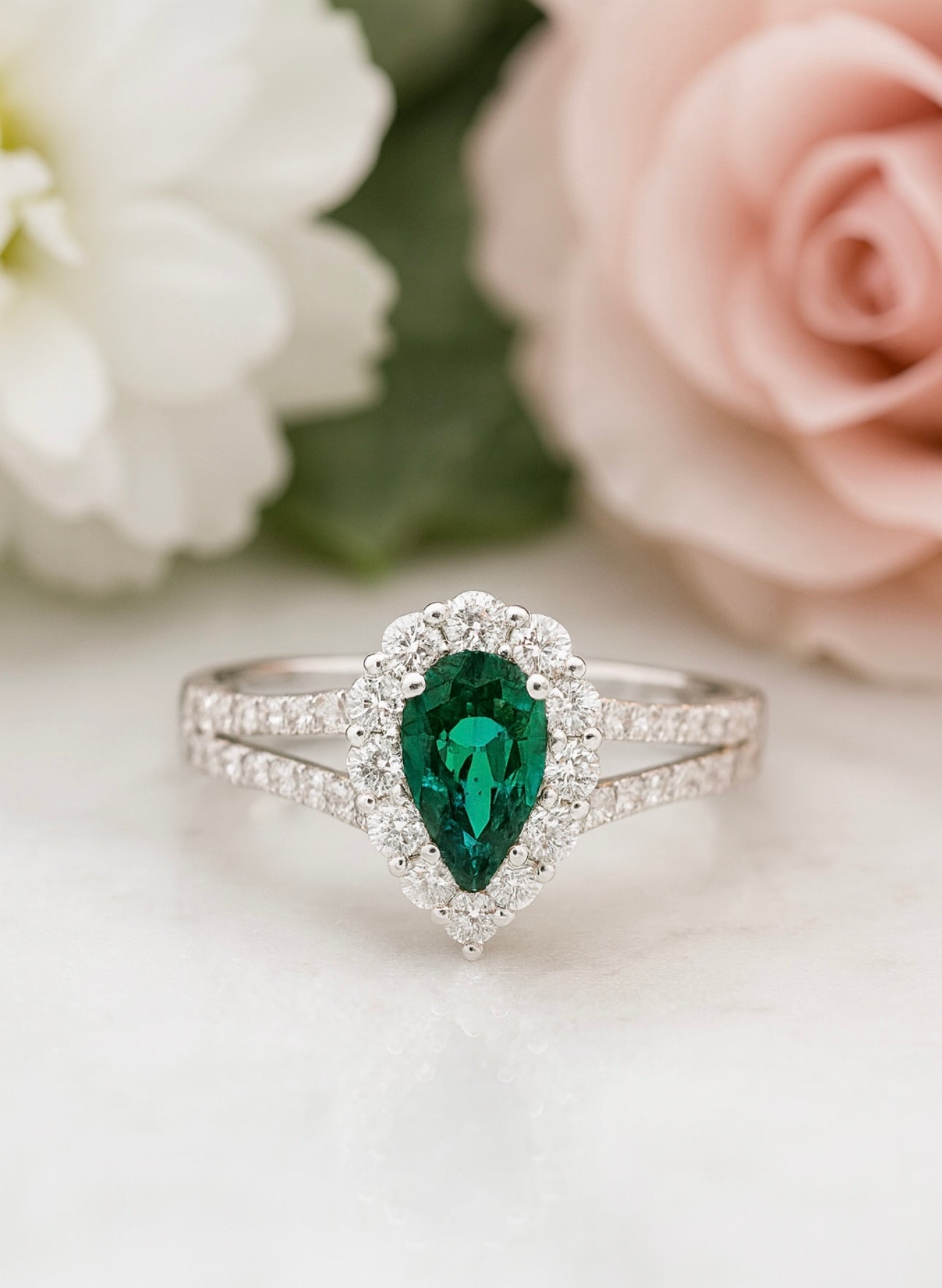 Cultivated Emerald Color and Moissanite Rings for Women - INNER LIGHT SHINE