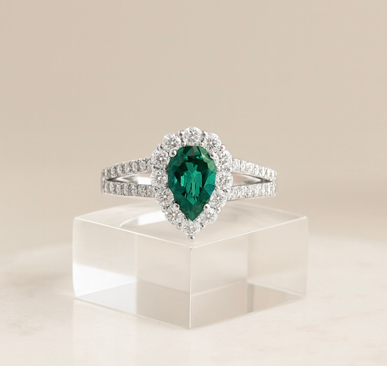 Cultivated Emerald Color and Moissanite Rings for Women - INNER LIGHT SHINE