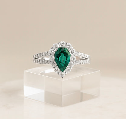 Cultivated Emerald Color and Moissanite Rings for Women - INNER LIGHT SHINE 